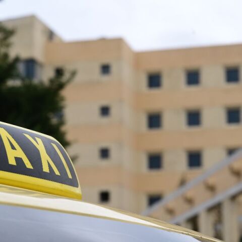  Χανιά: Απείλησαν με μαχαίρι και λήστεψαν οδηγό ταξί - Μετά την παράτησαν δεμένη στην ερημιά