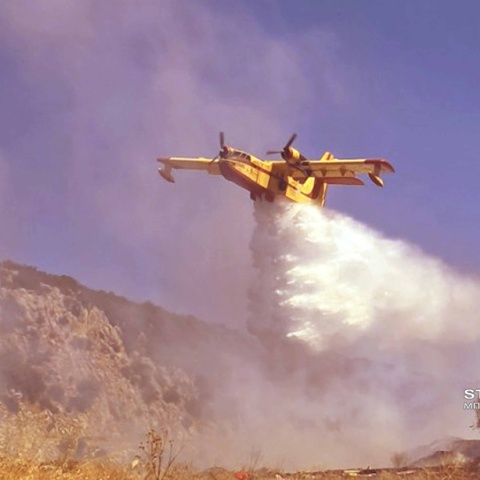 Καναντέρ επιχειρεί για την κατάσβεση φωτιάς στην Αργολίδα