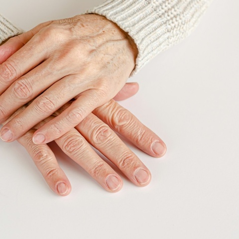 Χέρια ηλικιωμένης