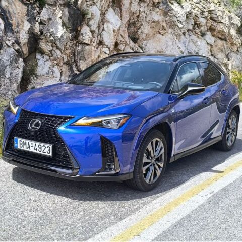 Οδηγούμε το premium τετρακίνητο SUV Lexus UX 300h 