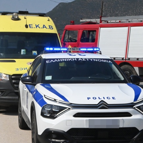 Ασθενοφόρο, περιπολικό και όχημα της Πυροσβεστικής