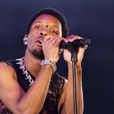 Ο τραγουδιστής D4vd ακύρωσε περιοδεία σε Ευρώπη και ΗΠΑ, καθώς ερευνάται η σχέση του με την υπόθεση νεκρής 15χρονης που βρέθηκε σε αυτοκίνητο στο Λος Άντζελες.