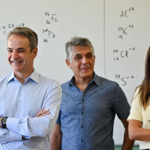 Στο Ωνάσειο Σχολείο Περιστερίου ο Μητσοτάκης: Η κυβέρνηση επενδύει συστηματικά στη δημόσια παιδεία