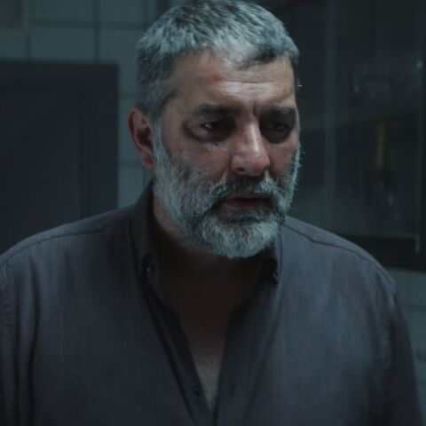 Ο σκηνοθέτης Γιάννης Οικονομίδης παρουσιάζει την έκτη του ταινία, «Σπασμένη Φλέβα» - Η αφίσα και το επίσημο trailer μόλις κυκλοφόρησαν.