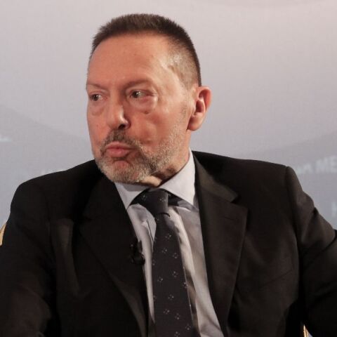 Στουρνάρας: Δεν υπάρχει λεφτόδεντρο - Κίνδυνος χρεοκοπίας εάν αυξηθούν οι μισθοί