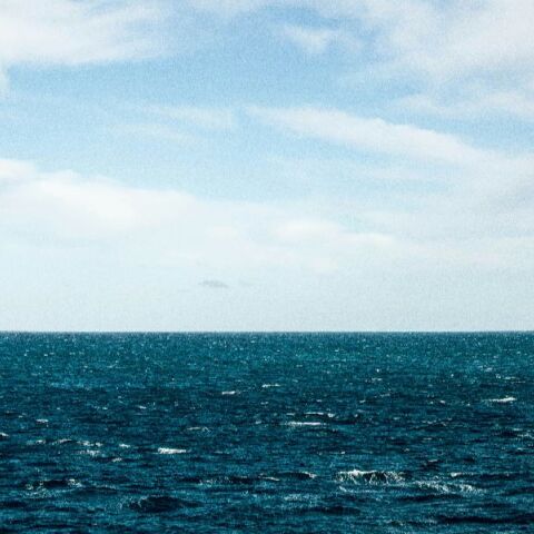 Καμένα Βούρλα: Απαγορεύτηκε η κολύμβηση στην παραλία του Κάμπινγκ του ΕΟΤ λόγω μικροβίων E.coli και εντερόκοκκου 