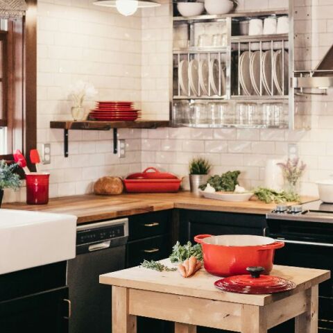 Μικροπλαστικά στην κουζίνα μας: Πού ακριβώς «κρύβονται» και πώς θα καταναλώνουμε λιγότερα