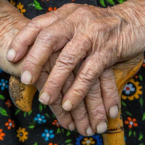 Ηλικιωμένη γιαγιά 