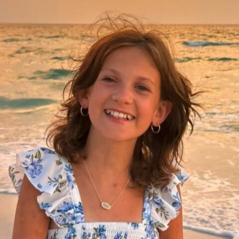 Η 14χρονη influencer Ζούζα Μπέινε, που μοιράστηκε τη μάχη της με τη λευχαιμία στα social media, πέθανε, αφήνοντας πίσω της μήνυμα δύναμης και ελπίδας.