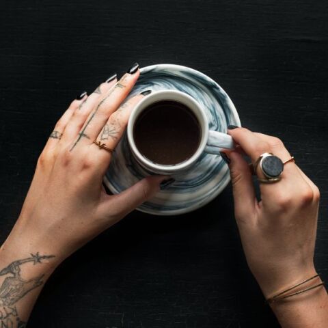 Η αλήθεια για την καφεΐνη και τα τρομακτικά όνειρα: Η αύξηση του ύπνου REM, η λειτουργία της «μνήμης ονείρων» και η επίδραση της μείωσης στον οργανισμό