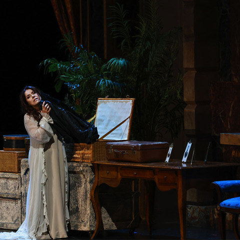 Η Β. Καραγιάννη στην περιοδεία της ΕΛΣ με την «Τραβιάτα» στην Κίνα