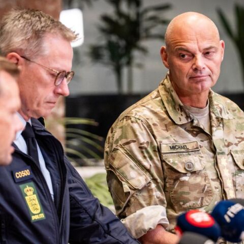 Δανία: Drones έκλεισαν αεροδρόμια - Ο  υπουργός Άμυνας μιλά για υβριδική επίθεση - Εξετάζεται ενεργοποίηση του άρθρου 4 του ΝΑΤΟ.