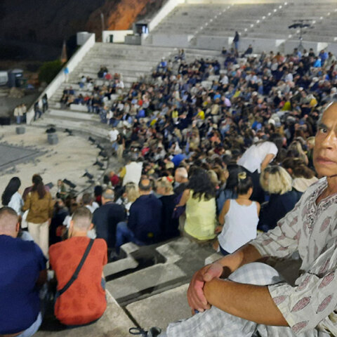 Με συχνοουρία σε αρχαία τραγωδία