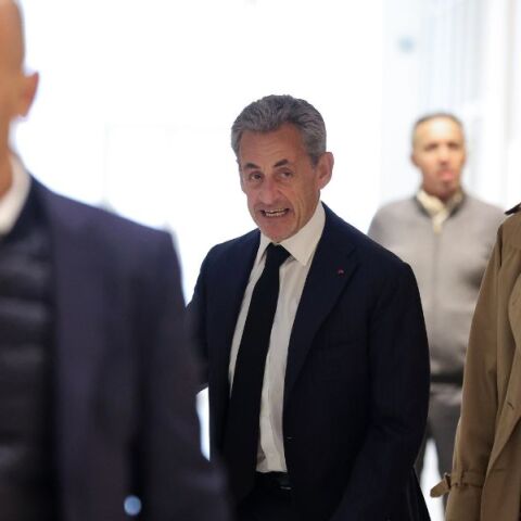 Γαλλία: Ο Νικολά Σαρκοζί καταδικάστηκε σε 5 χρόνια φυλάκιση για την υπόθεση χρηματοδότησης από τη Λιβύη - Κάνει λόγο για σκανδαλώδη αδικία, προαναγγέλλει έφεση.