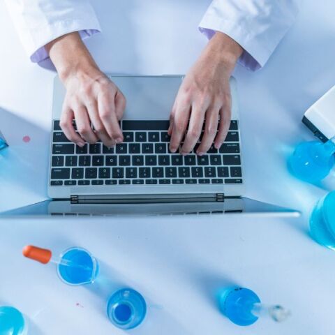 Κλινικά αποτελέσματα δίνουν ελπίδα για μια νέα κατηγορία θεραπειών για τη σκλήρυνση κατά πλάκας © Unsplash+/Getty Images