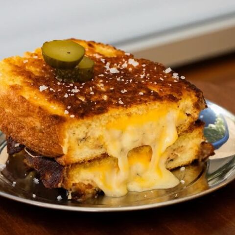 Τι είναι το Tuna Melt σάντουιτς και πού θα το βρεις