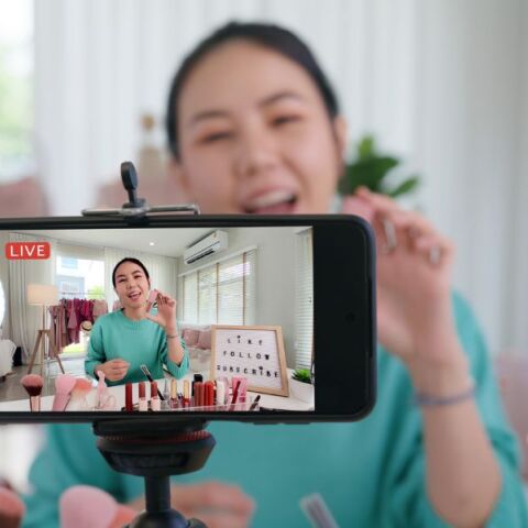 Στα 20 χρόνια λειτουργίας του, το YouTube ανακοινώνει κολοσσιαίες πληρωμές σε δημιουργούς και παρουσιάζει νέα εργαλεία τεχνητής νοημοσύνης.