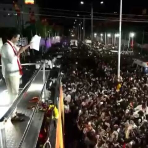 Ινδία: Δεκάδες άνθρωποι ποδοπατήθηκαν σε συγκέντρωση ηθοποιού και πολιτικού - Τουλάχιστον 31 οι νεκροί