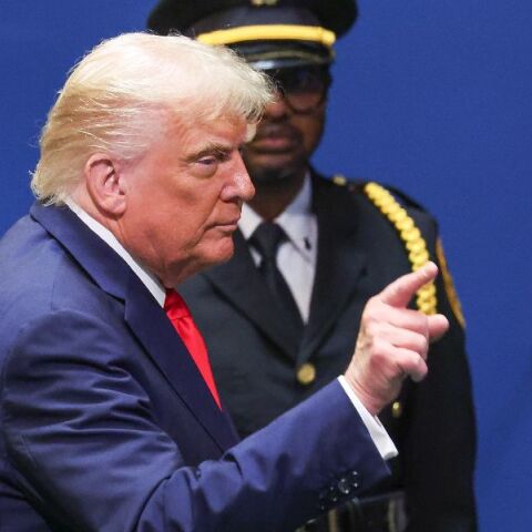 Ο Ντόναλντ Τραμπ στέλνει τον στρατό και στο Πόρτλαντ: Εξουσιοδοτώ κάθε χρήση βίας αν είναι απαραίτητο