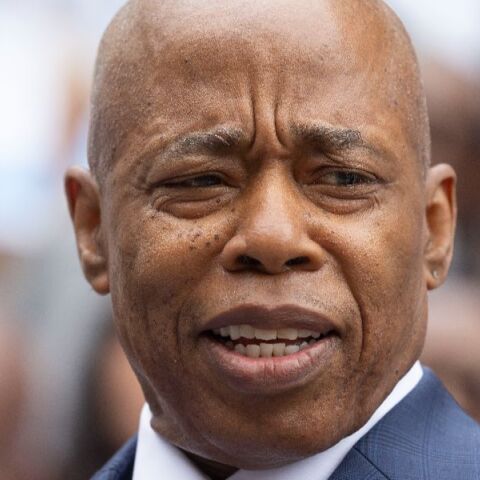 Αποσύρεται από την κούρσα των δημοτικών εκλογών της Νέας Υόρκης ο απερχόμενος δήμαρχος Έρικ Άνταμς