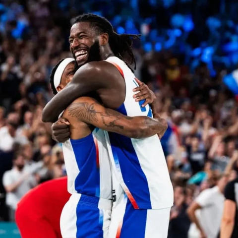 O Λεσόρ τρολάρει τον Νιλικίνα για την μεταγραφή του στον Ολυμπιακό: «Σωστή πόλη, λάθος χρώμα»O Λεσόρ τρολάρει τον Νιλικίνα για την μεταγραφή του στον Ολυμπιακό: «Σωστή πόλη, λάθος χρώμα»