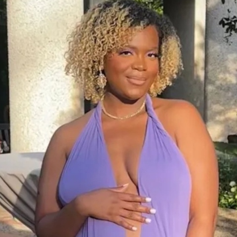 Έγκυος δέχεται σκληρή κριτική για το φόρεμα που επέλεξε για γάμο