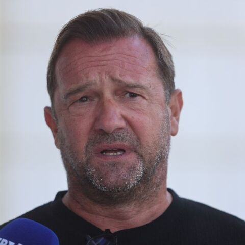 Οργισμένη ανάρτηση Πλακιά για τη διαρροή φωτογραφιών με τις σορούς των θυμάτων των Τεμπών