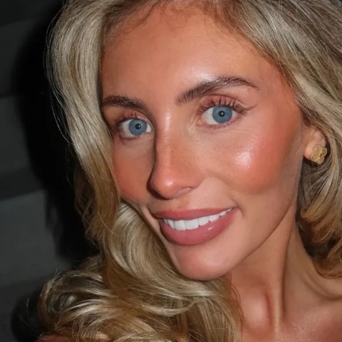 Μια νύχτα στο επεισοδιακό πάρτι της Μπόνι Μπλου στο Σέφιλντ 