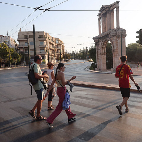 Γιατί δεν μπορούμε να βάψουμε ούτε διαβάσεις πεζών στους δρόμους;