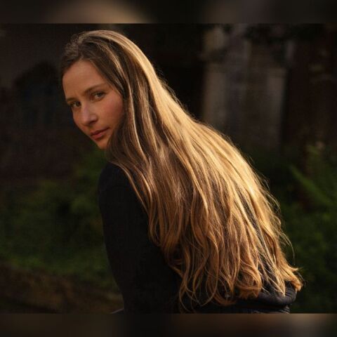 Κάρα-Λις Κόβερντεϊλ: Η νύχτα είναι ένας καλός ακροατής