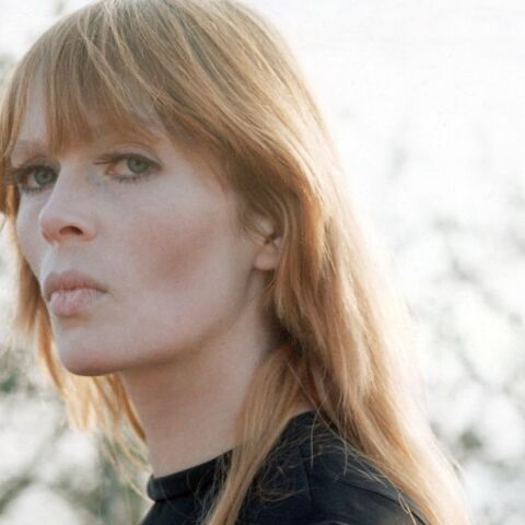 Η υπνωτική φωνή της Nico