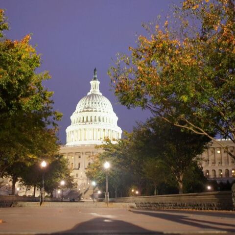 Shutdown στις ΗΠΑ: Τι συμβαίνει με τις δουλειές, τους μισθούς και τα ταξίδια 