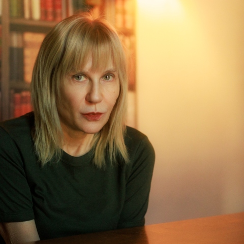 Σώτη Τριανταφύλλου: Συνέντευξη με τη συγγραφέα για το βιβλίο «Το Τυφλό Γουρούνι στη Δεύτερη οδό» (εκδόσεις Πατάκη), τη ζωή της και τον κόσμο.