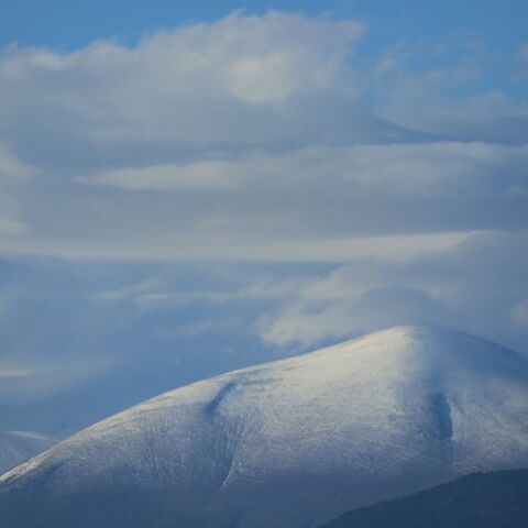 Πρώτα χιόνια σε Όλυμπο, Καϊμακτσαλάν και Φαλακρό - Οι ορεινοί όγκοι της Βόρειας Ελλάδας «φόρεσαν» τα λευκά - Στους −1 C το Καταφύγιο Κάκαλος.