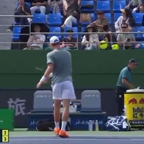 xespasma-van-de-zadsoulp-sti-sangai-petaxe-ti-raketa-tou-stous-theates-video__1_