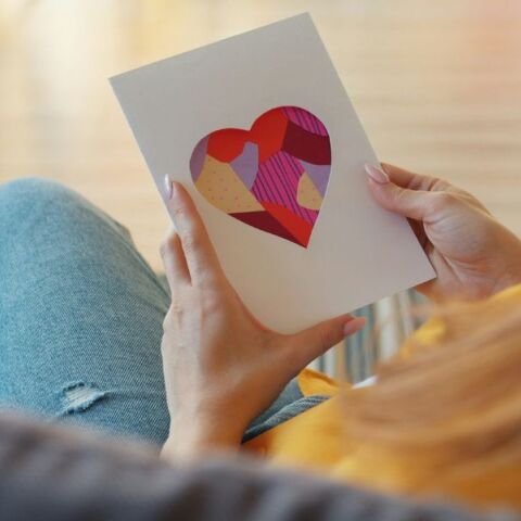 Ποιοι γιορτάζουν σήμερα 6 Οκτωβρίου 2025; Το εορτολόγιο της Athens Voice σου τους θυμίζει. Μην ξεχάσεις να τους δώσεις τις καλύτερες ευχές σου!