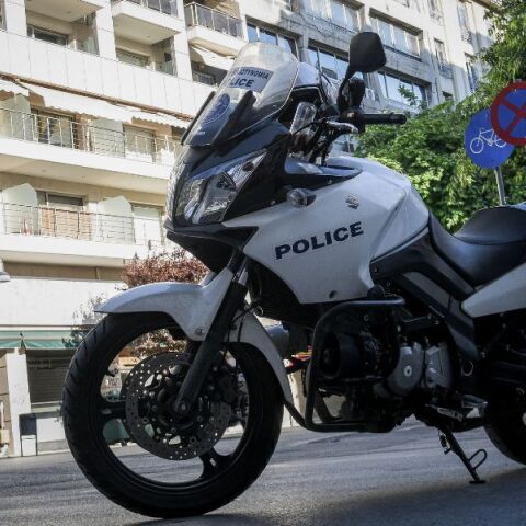 Θεσσαλονίκη: Επεισόδιο στα Λαδάδικα με 2 τραυματίες 19 και 20 ετών - Ο ένας φέρει τραύμα από αιχμηρό αντικείμενο - Η Αστυνομία ερευνά συμπλοκή.