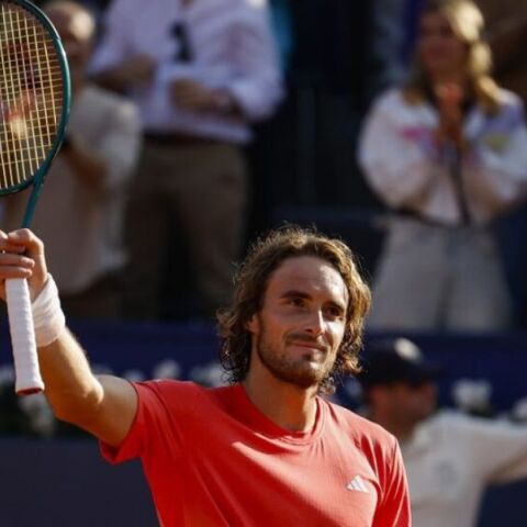 Ο Στέφανος Τσιτσιπάς αναγκάστηκε να αποσύρει τη συμμετοχή του από το Masters της Σανγκάης, λόγω της συνεχιζόμενης ενόχλησης στη μέση που τον ταλαιπωρεί.