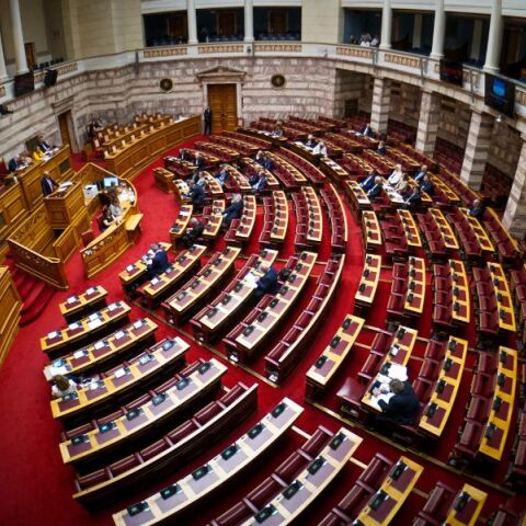 Κατατέθηκε στη Βουλή το νέο εργασιακό νομοσχέδιο, με ενσωματωμένες προτάσεις των εθνικών κοινωνικών εταίρων – Ποιες αλλαγές φέρνει