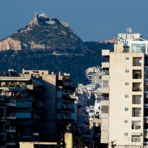 Airbnb στην Ελλάδα: Νέος νόμος με αυστηρούς όρους για βραχυχρόνιες μισθώσεις - Διαγραφές ακινήτων, έλεγχοι και στόχος δίκαιος ανταγωνισμός.