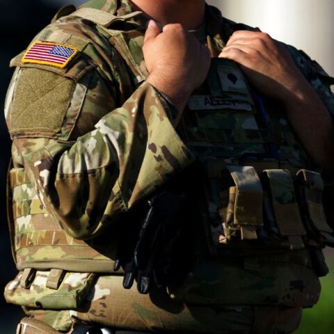 Ο Ντόναλντ Τραμπ στέλνει Εθνοφρουρά στο Σικάγο μετά τον τραυματισμό γυναίκας από Συνοριοφύλακες - Σφοδρή αντίδραση από τον κυβερνήτη Πρίτζκερ.