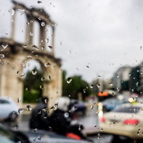 Καιρός: Βροχές, καταιγίδες και άνεμοι έως 7 μποφόρ σε όλη τη χώρα τη Δευτέρα 6/10, με πτώση θερμοκρασίας κυρίως στα δυτικά και βόρεια