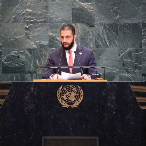 Το πολιτικό φαινόμενο του Αχμέντ αλ-Σάραα και το αβέβαιο μέλλον της Συρίας