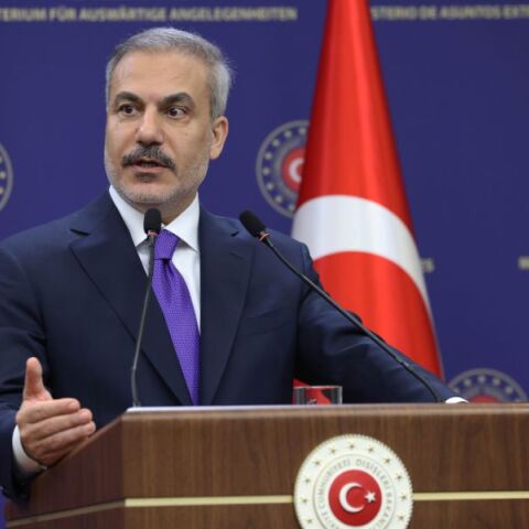 Χακάν Φιντάν: Συμμαχίες στην Ανατολική Μεσόγειο περικυκλώνουν την Τουρκία - Διπλωματία πρώτα, αλλιώς το ζήτημα περνά στον στρατό.