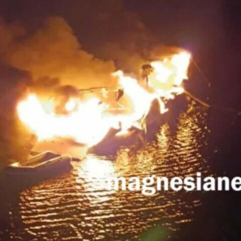 Αλόννησος: Ιστιοπλοϊκό λαμπάδιασε και καταστράφηκε ολοσχερώς μέσα σε λίγα λεπτά 