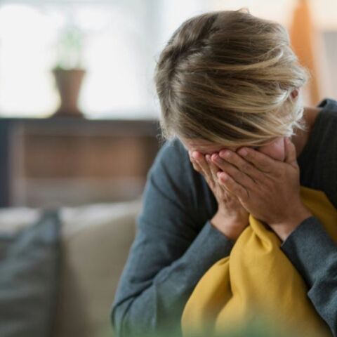 Οι γυναίκες φέρουν υψηλότερο γενετικό κίνδυνο κατάθλιψης σε σχέση με τους άνδρες, σύμφωνα με νέα μελέτη που δημοσιεύτηκε στο Nature Communications