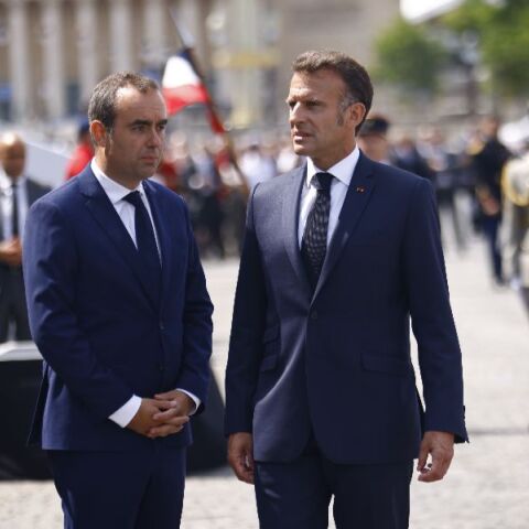 Explainer: Οι επιλογές του Μακρόν μετά την παραίτηση Λεκορνί - Σε δίνη η Γαλλία