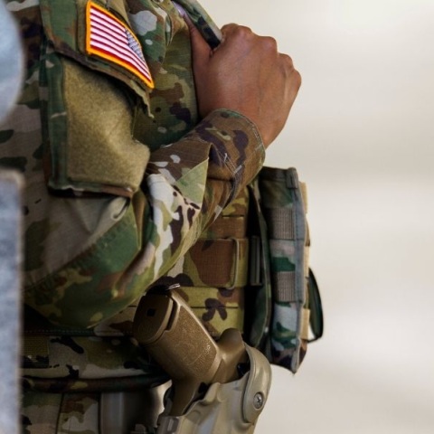 Στρατεύματα της Εθνοφρουράς του Τέξας αναπτύχθηκαν στο Σικάγο - Κλιμάκωση της καταστολής που εφαρμόζει ο Ντόναλντ Τραμπ σε πόλεις υπό τη διοίκηση Δημοκρατικών.