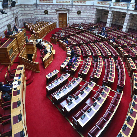 Με το κεφάλι χωμένο στην άμμο