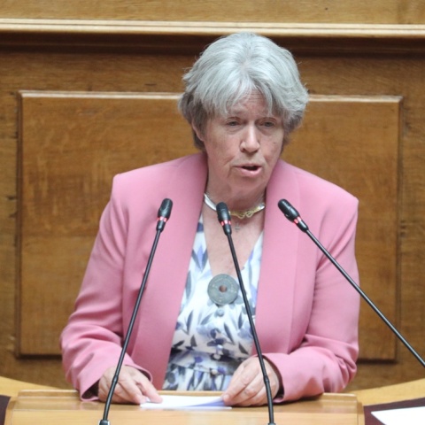 Αθηνά Λινού